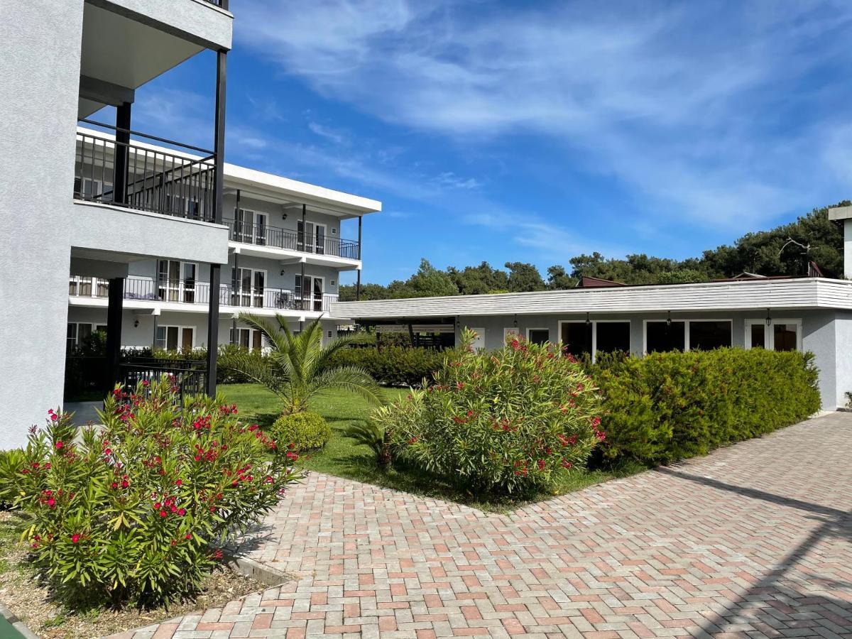 Hotel Mandarin Pizunda Exterior photo